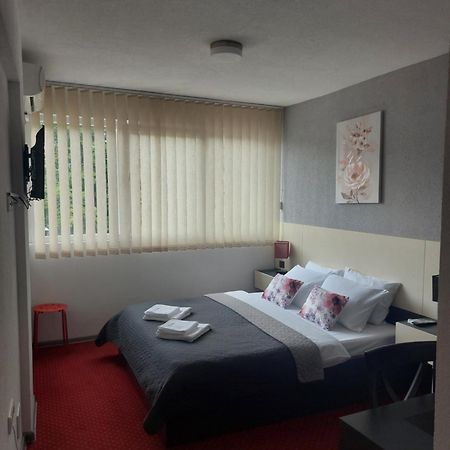 Aleksandrovac Rooms S&S Milicevic U Strogom Centru Aleksandrovca מראה חיצוני תמונה